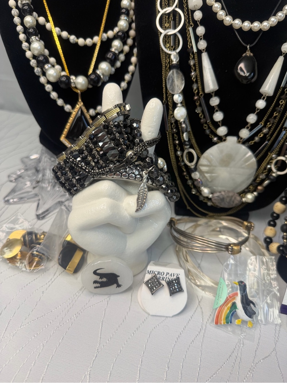 KIG Malaysia Fleur-De-Lis Heart Lidded Candy Dish Full Of Black & White Jewelry - Picture 11 of 12